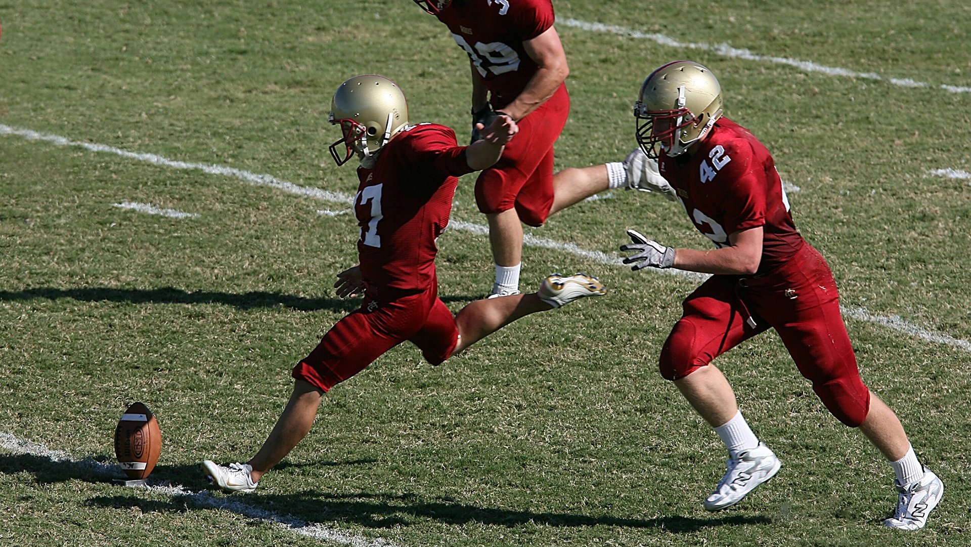 开云下载-防守的艺术，阿劳霍奥运关键战锁死对手，展现现代中卫的终极形态