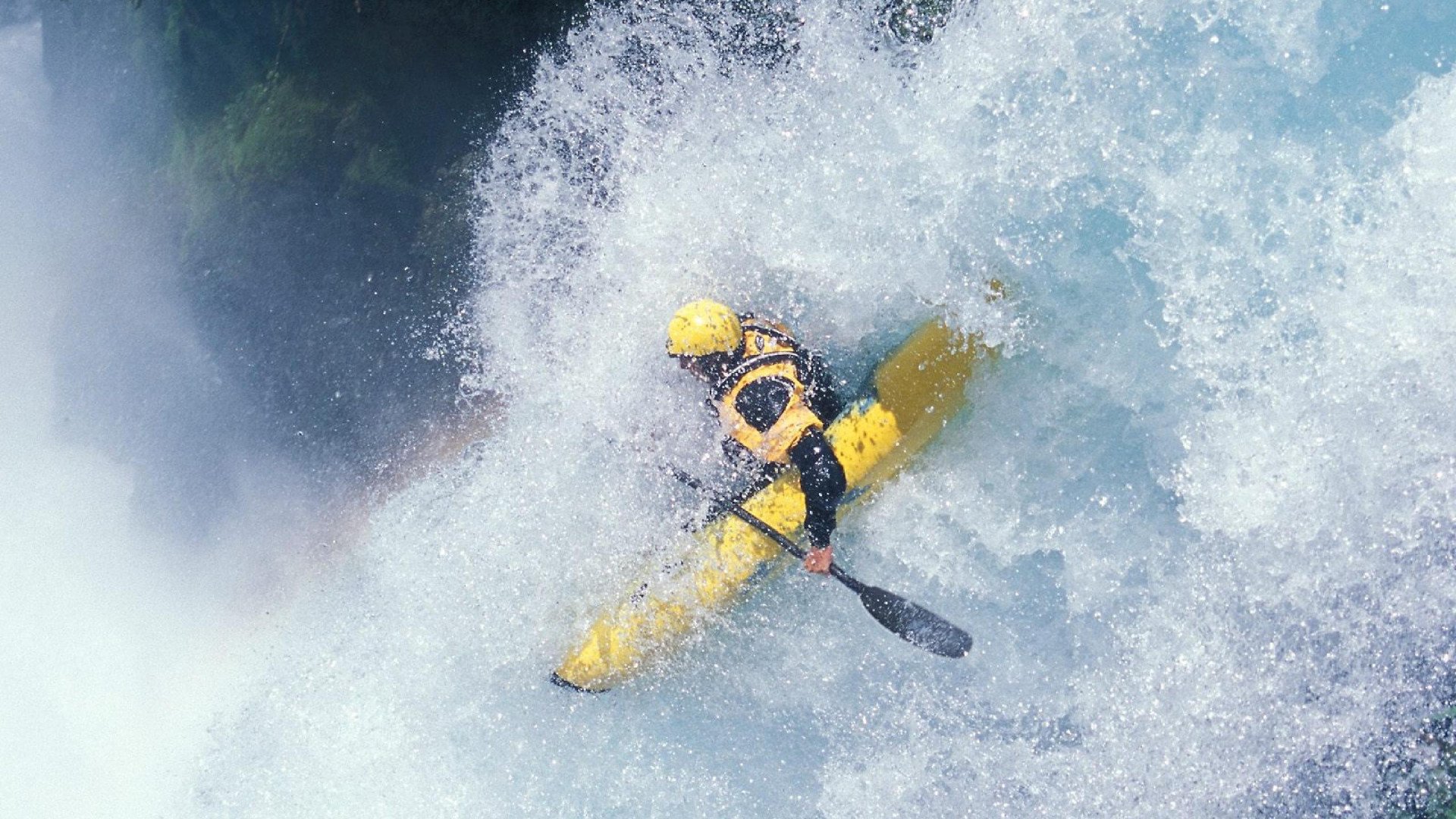 爵士狂飙,雄鹿哀鸣,F1新赛季揭幕战背后的王者归来与体系隐忧